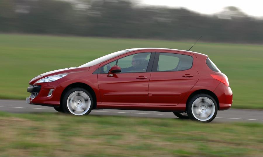  Peugeot 308 GT 2008 года  (фото 32 из 101)